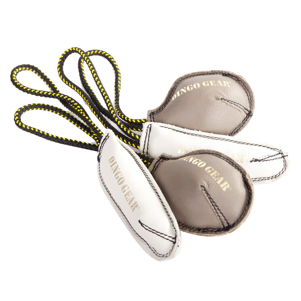 Dingo Gear – jucărie de dresaj din piele „Sausage” 16 × 5 cm, culori mixte