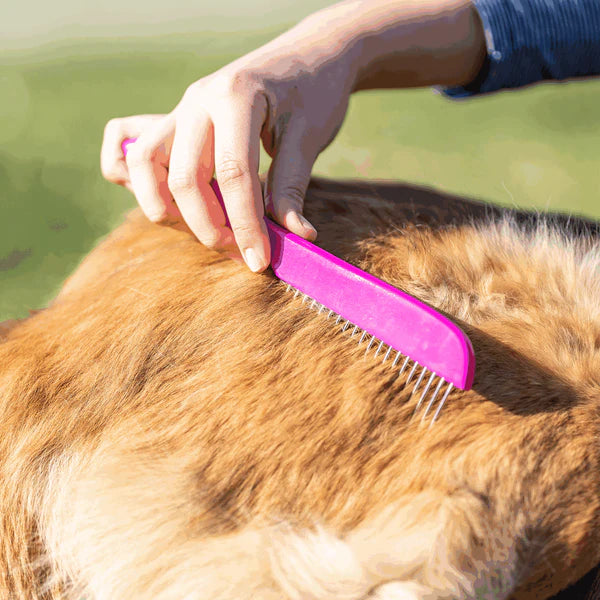 Гребен за кучета – 230 x 25 мм, 30 мм метални зъбци – дървен, розов