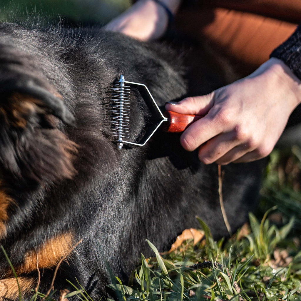 Двустранна четка – дървена дръжка със зъби от неръждаема стомана