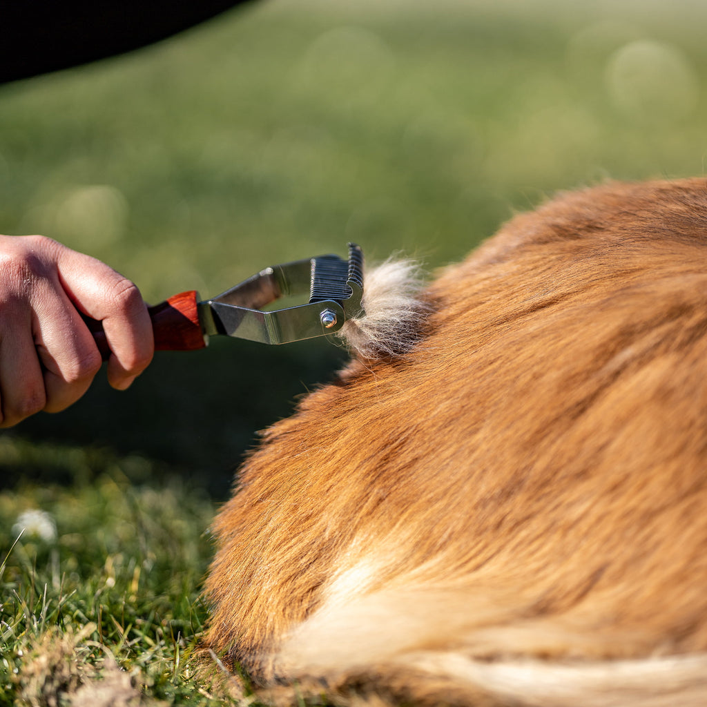 Двустранна четка – дървена дръжка със зъби от неръждаема стомана