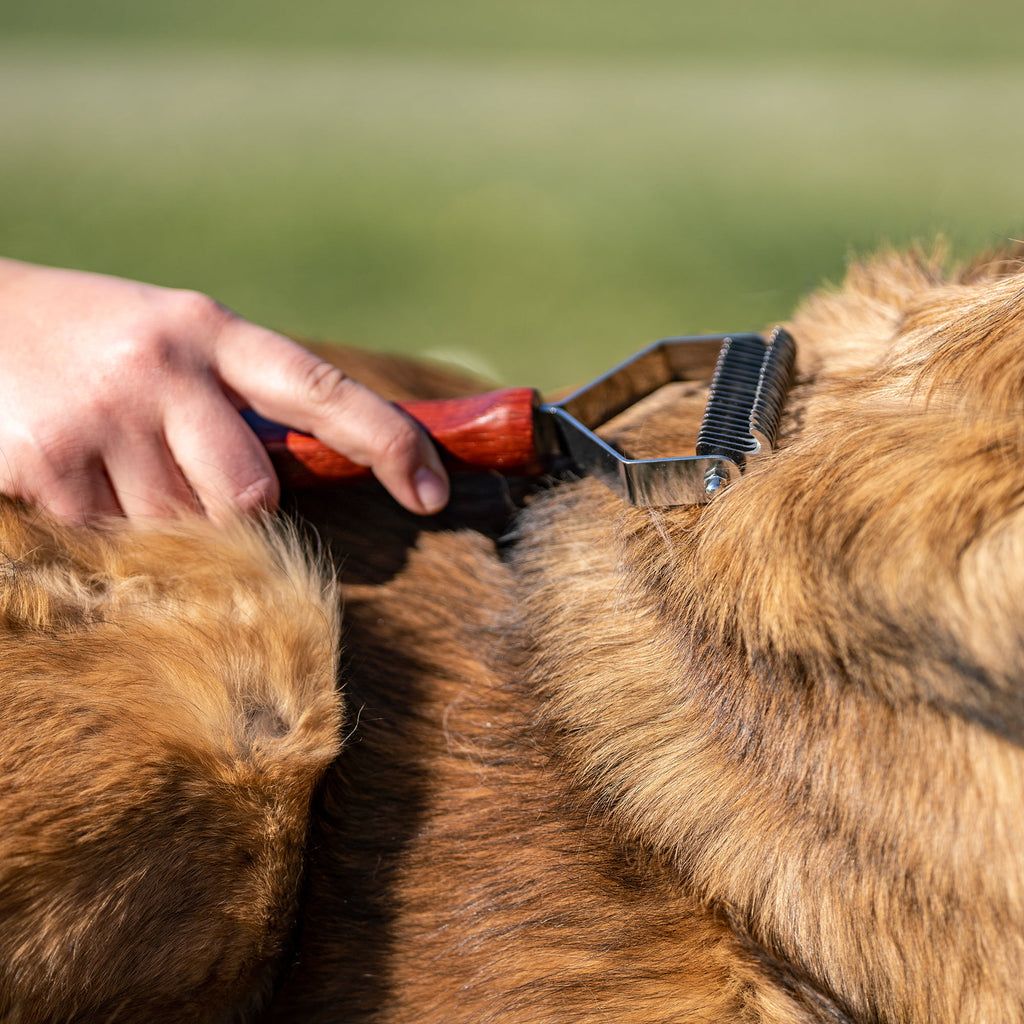 Двустранна четка – дървена дръжка със зъби от неръждаема стомана