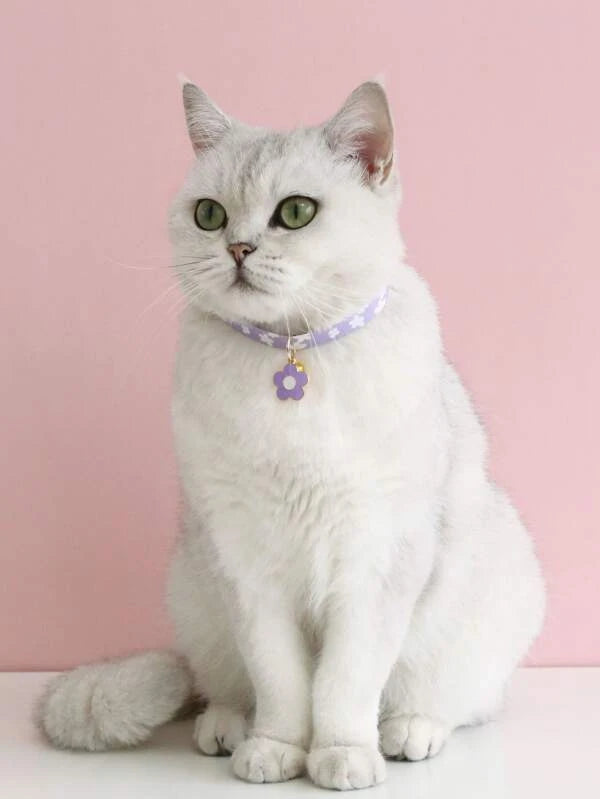 Нашийник за домашен любимец с висулка от камбанка и флорален принт