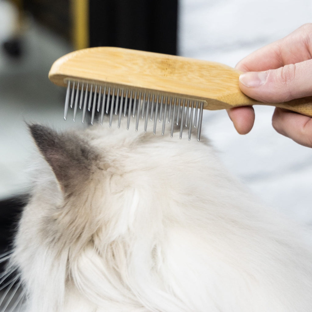 Гребен с бамбукова дръжка