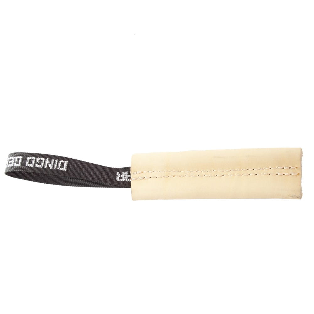 Dingo Gear – плоска кожена играчка за дърпане с дръжка